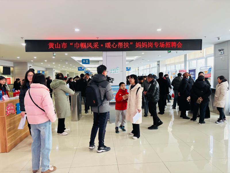 我市唱好“三部曲”全力促进“她”就业